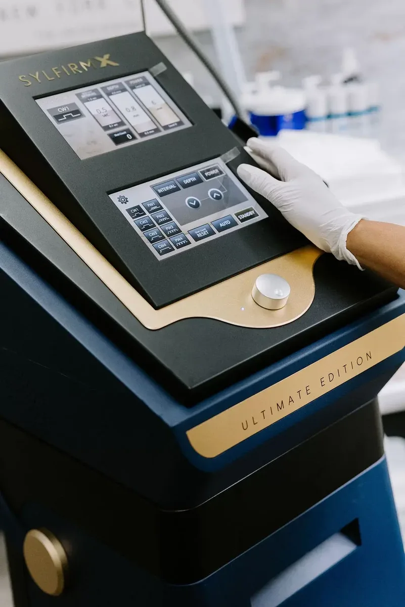 The SylfirmX handpiece on the skin
